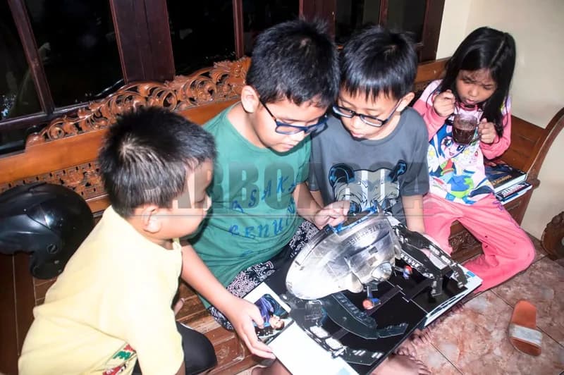 Kebiasaan membaca sedari kecil (foto: P. Hasudungan Sirait/PARBOABOA)