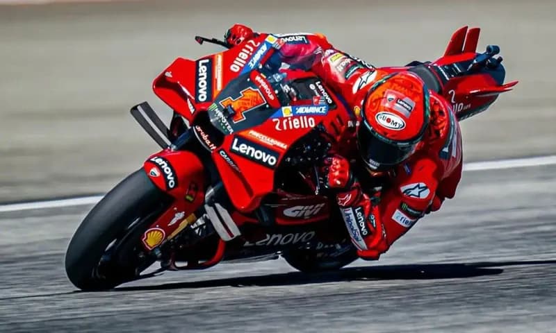 Menuju akhir musim MotoGP 2023, pertarungan sengit antara Francesco Bagnaia dan Jorge Martin semakin memanas dan hanya terpaut 13 poin. (Foto: Instagram/ @pecco63)
