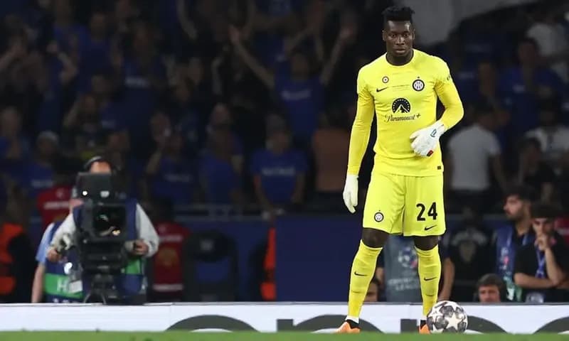 Raksasa sepak bola Inggris, Manchester United (MU), secara serius mempertimbangkan untuk merekrut kiper Inter Milan, Andre Onana, dalam bursa transfer musim panas 2023/2024. MU telah mengajukan tawaran pertama mereka untuk pemain tersebut. (Foto: Instagra