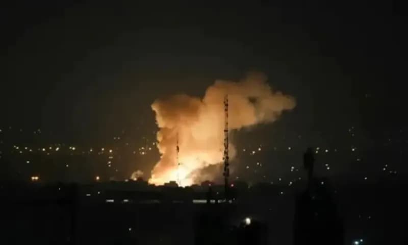 Asap terlihat mengepul setelah ledakan di Teheran, Iran, pada Jumat, 13 Juni 2025. (Foto: Dok. AP)