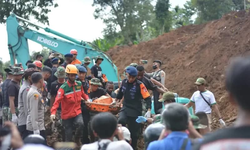 Gempa di Cianjur, Jawa Barat, pada Selasa (22/11/2022) merupakan salah satu jenis bencana alam yang pernah terjadi di Indonesia (Foto: Parboaboa/Andre Simanungkalit)