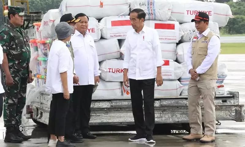 Presiden Joko Widodo memimpin penyerahan bantuan logistik bagi korban gempa di Turkiye. Kali ini pemerintah Indonesia mengirim 140 ton logistik. (PARBOABOA/Pras)