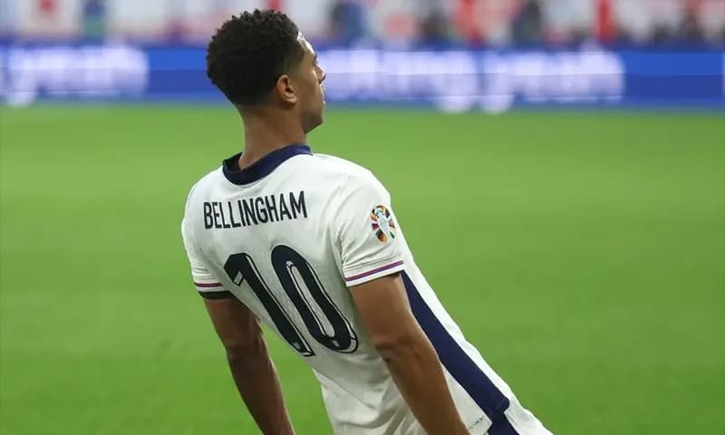 Kapten Timnas Inggris, Harry Kane, melontarkan pujian tinggi kepada Jude Bellingham, menyebut gelandang muda tersebut sebagai pemain yang tidak tergantikan di skuad The Three Lions. (Foto: Instagram/@england)