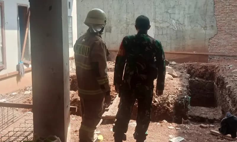 Lokasi ledakan diduga bom di sebuah rumah kosong yang tengah direnovasi di Jalan Prahu, Setiabudi, Jakarta Selatan. (Foto: Damkar Jaksel)