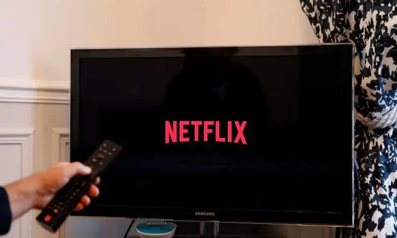 Ilustrasi cara nonton Netflix di SmartTV, (Foto: Getty Images)