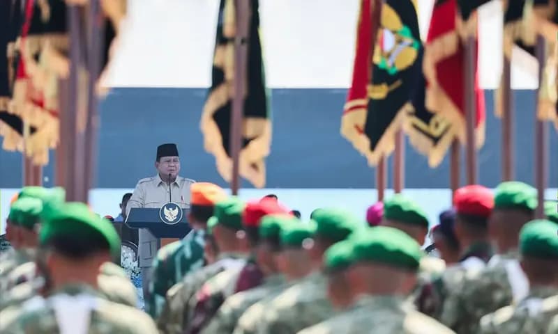 Presiden memimpin Upacara Gelar Pasukan Operasional dan Kehormatan Militer di Pusdiklatpassus, Kabupaten Bandung Barat, Jawa Barat pada Minggu (10/8/2025). (Foto: IG/@presidenrepublikindonesia).