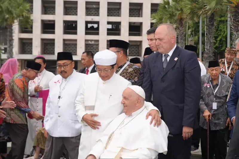 Keakraban Paus Fransiskus bersama Imam Besar Masjid Istiqlal Nasaruddin Umar Saat Lawatannya ke Indonesia September 2024 Lalu. (Foto: Instagram/@nasaruddin_umar)
