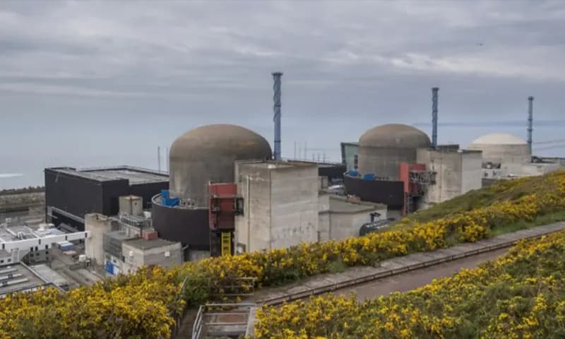 Pembangkit listrik tenaga nuklir Flamanville, dioperasikan oleh Electricite de France SA (EDF), di Flamanville, Prancis. (Foto: Dok. Bloomberg)