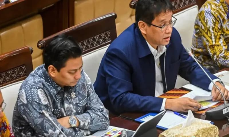 Menteri Keuangan Purbaya Yudhi Sadewa (kanan) dan Wakil Menteri Keuangan Thomas A. M. Djiwandono (kiri) mengikuti rapat kerja bersama Komisi XI DPR di Kompleks Parlemen, Senayan, Jakarta, Selasa (30/9/2025). Foto: Dok. ANTARA)