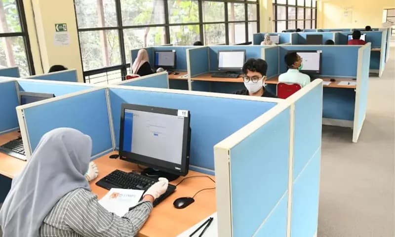 Suasana Ujian Tulis Berbasis Komputer (UTBK) tahun 2021 (Foto: Dok IPB University)