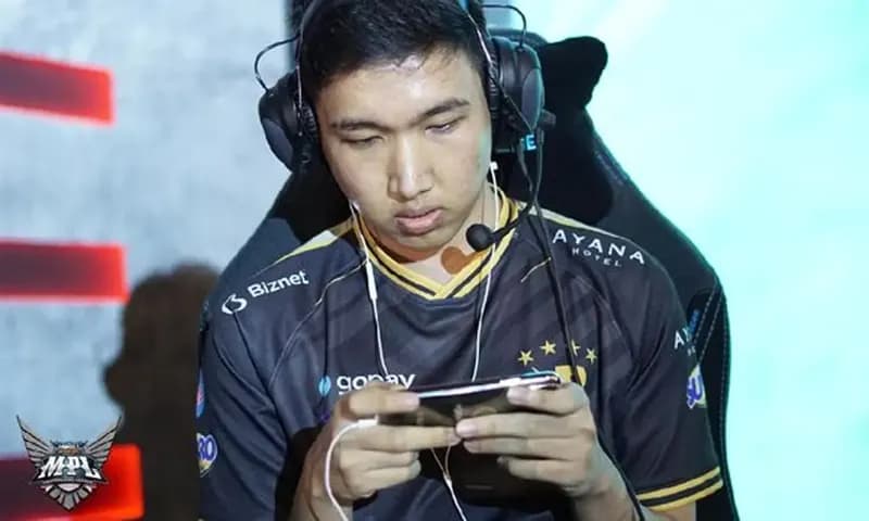 Pro Player Mobile Legends e-sports, Muhammad Ikhsan atau kerap dikenal sebagai Lemon