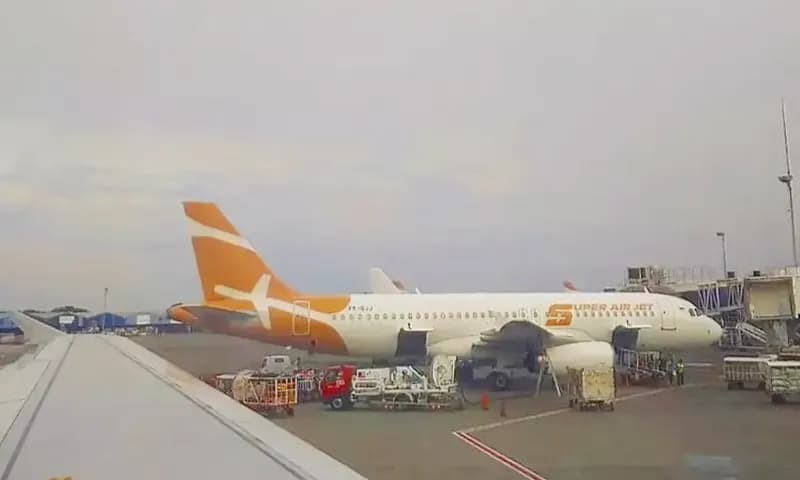 Suasana Bandara Internasional Soekarno-Hatta (Soetta) terlihat normal kembali usai terjadi kebakaran di TPA Rawa Kucing, Tangerang, Banten yang baru padam pada Senin (23/10/2023). (Foto: PARBOABOA/Puspita)
