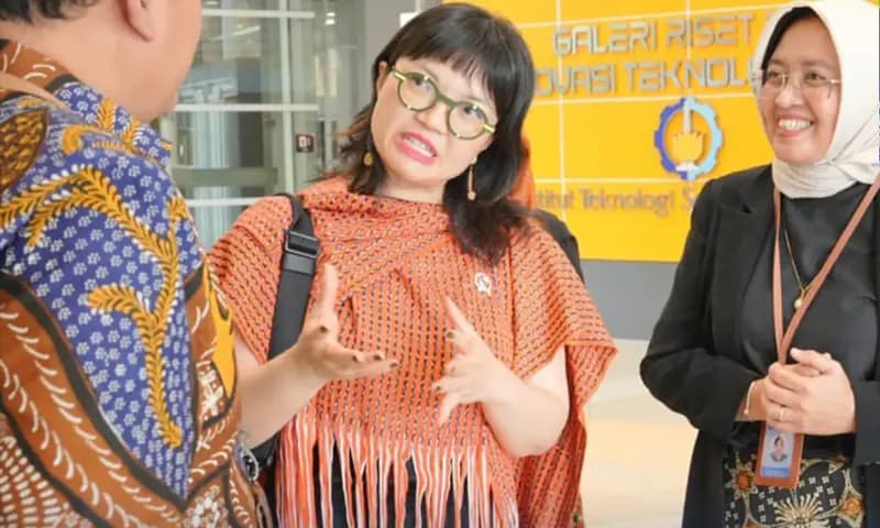 Wakil Menteri Pendidikan Tinggi, Sains dan Teknologi Stella Christie (tengah). (Foto: Instagram/@prof.stellachristie)