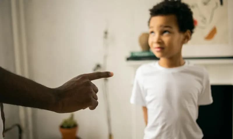 Strict Parent adalah polah asuh ketat yang sering ditemukan di Indonesia (Foto: Pexels/gabby-k)