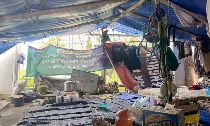 Kondisi tenda warga Kampung Bayam di sekitar JIS. Mereka menuntuthaknya berupa hunian rumah susun yang dijanjikan PT Jakpro. (PARBOABOA/Pras)