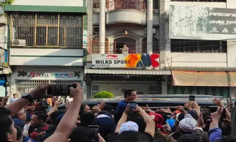 Anies Temu Sapa Masyarakat Pematang Siantar Sembari Cicipi Kopi Kok Tong