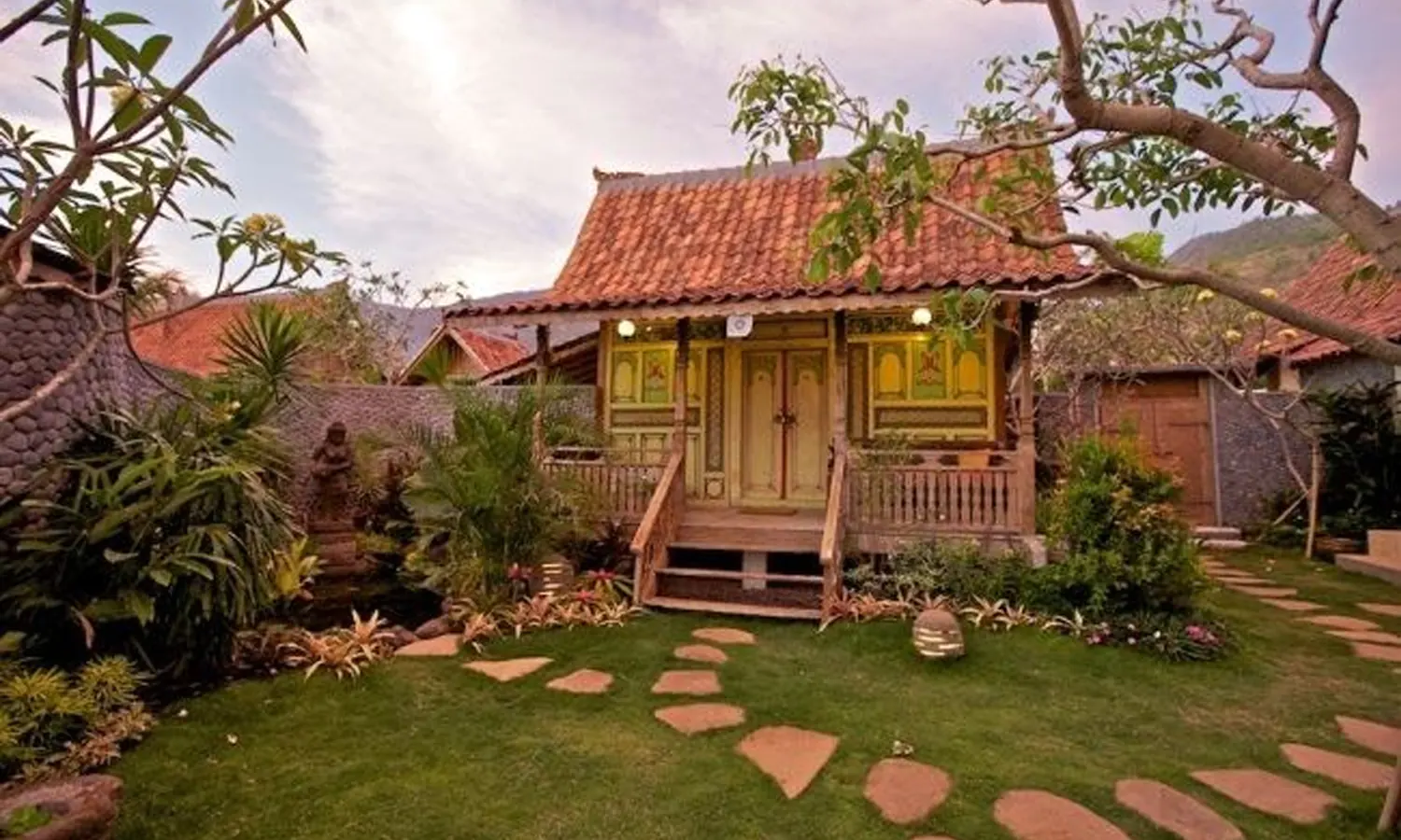 10 Gambar Rumah Kampung Sederhana Tapi Cantik Parboaboa