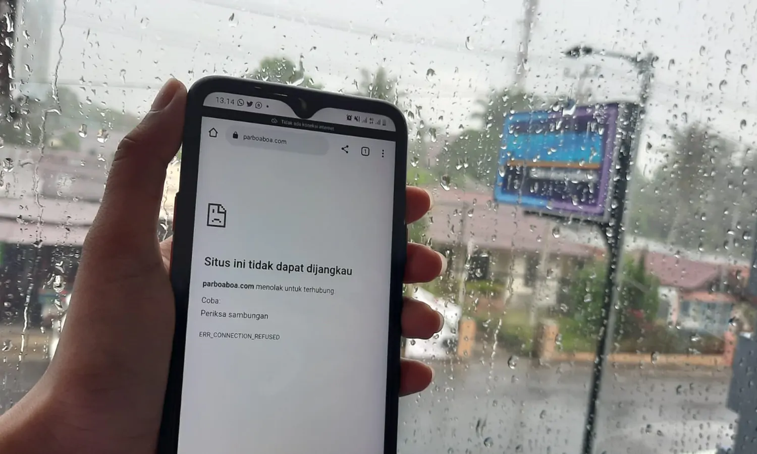 5 Cara Mengatasi Sinyal yang Lemot saat Hujan untuk Smartphone