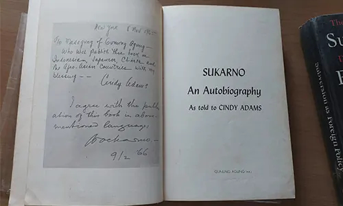 Kisah hidup Sang Proklamator, Bung Karno, karya jurnalis perempuan Amerika.