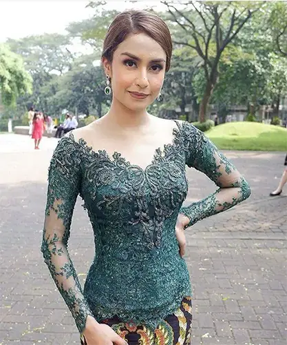 model kebaya simple tapi mewah