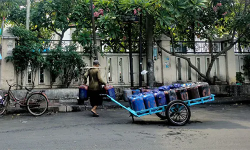 Pedagang air bersih di Jakarta Utara