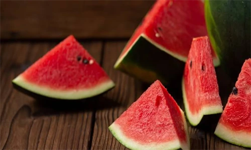 Teliti Sebelum Membeli! Ini 7 Cara Memilih Semangka yang Manis dan Segar