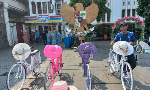 Cerita Soeharto yang Bertahan Menyewakan Sepeda Onthel di Kota Tua Demi Keluarga