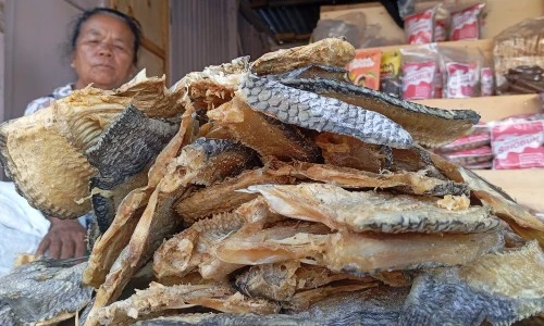 Harapan dan Realitas Penjual Ikan Asin di Pelabuhan Tomok